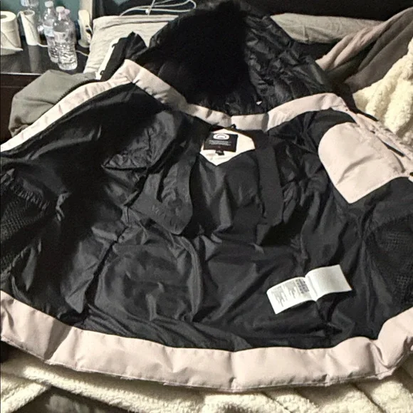 Canada Goose Black and White Jacket worn once. - Picture 4 of 6